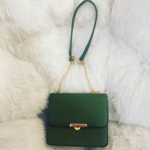 Green cross body 🍀💚